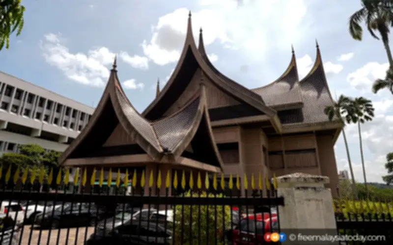 Umno Negeri Sembilan tunggu arahan Zahid berhubung spekulasi kembali ke exco
