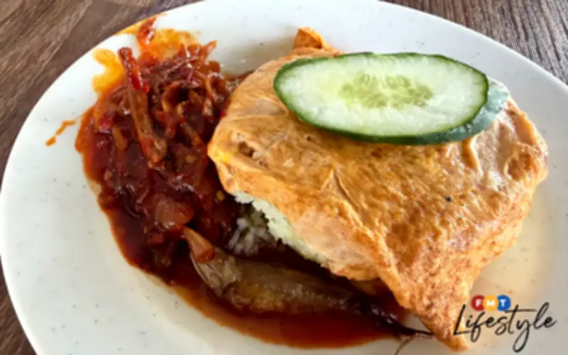 Warung Bunian: Gerai Tersembunyi di Kajang dengan Nasi Lemak Telur Bungkus Unik