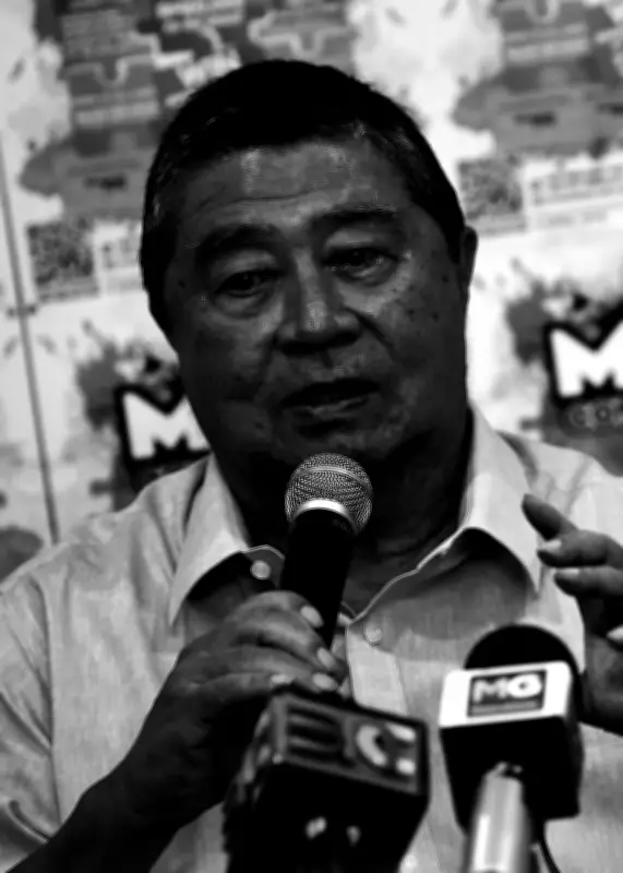 Wee Ka Siong Hargai Jasa Tun Dr Ling Liong Sik Sebagai Pembina Negara