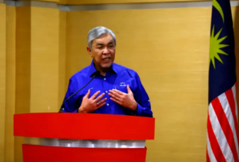 Zahid Hamidi Tolak Seruan Tangguh PRN Melaka dan Johor