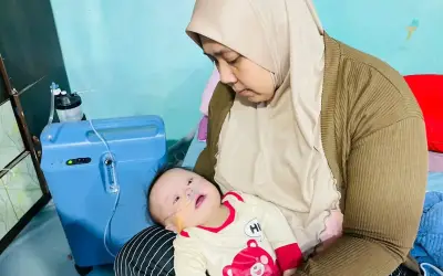 Bayi Awang Bergantung pada Setiap Nafas, Ibu Bapa Berlawan Masa untuk Pembedahan Jantung