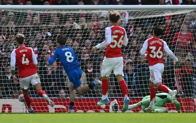 Kekalahan Arsenal Buka Semula Perlumbaan Liga Perdana Inggeris