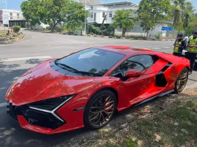 Lamborghini Revuelto bernilai RM2.3 juta disita JPJ Perlis