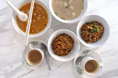 Leng Leng Pork Noodles di Semenyih Hidangkan Sentuhan Tomato yang Menyegarkan