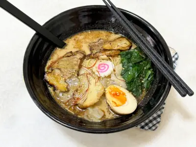 Ramen Jepun Autentik di Kopitiam SS2: Chef Masahiro Saji Tonkotsu Ringan