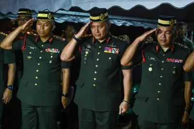 Sultan Pahang Hantar Sumbangan kepada Keluarga Anggota Tentera Meninggal Dunia