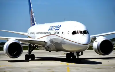 United Airlines Naikkan Tambang 15-20% Ekoran Lonjakan Harga Minyak Jet