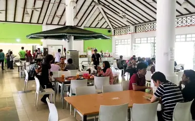 Zambry Arah Universiti Kawal Harga Makanan di Kafeteria
