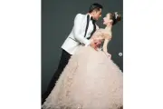 Aaron Kwok dan Moka Fang Rai Ulang Tahun Perkahwinan Ke-9 dengan Perayaan Mesra