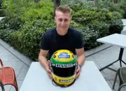 Kolektor Kanada Miliki Topi Keledar Ayrton Senna, Tolak Tawaran Jutaan Dolar