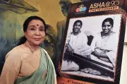 Legenda Nyanyian Playback India, Asha Bhosle, Meninggal Dunia Pada Usia 92 Tahun