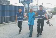 Lelaki Ditahan Selepas Video Viral Tunjukkan Anak Kucing Dilontar Ke Dinding di Kedai Dobi Kajang