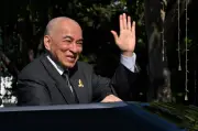 Raja Kemboja Norodom Sihamoni Dijangka Kanser Prostat, Rawatan di China