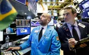 Saham AS Naik Rekod Baru Didorong Harapan Damai Iran, Harga Minyak Melonjak