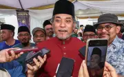 Siapa Akan Berubah: Khairy Jamaluddin atau Umno dalam Drama Politik?
