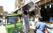 Tenaga Solar Pakistan Bantu Kurangkan Kesan Kejutan Tenaga Teluk