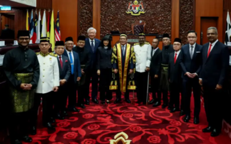 13 senator angkat sumpah, 6 muka baharu termasuk dari DAP dan MCA