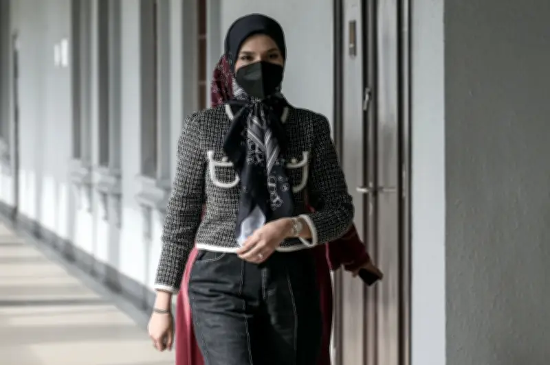 45 dokumen diserahkan kepada pembelaan kes bekas ketua tentera dan isteri