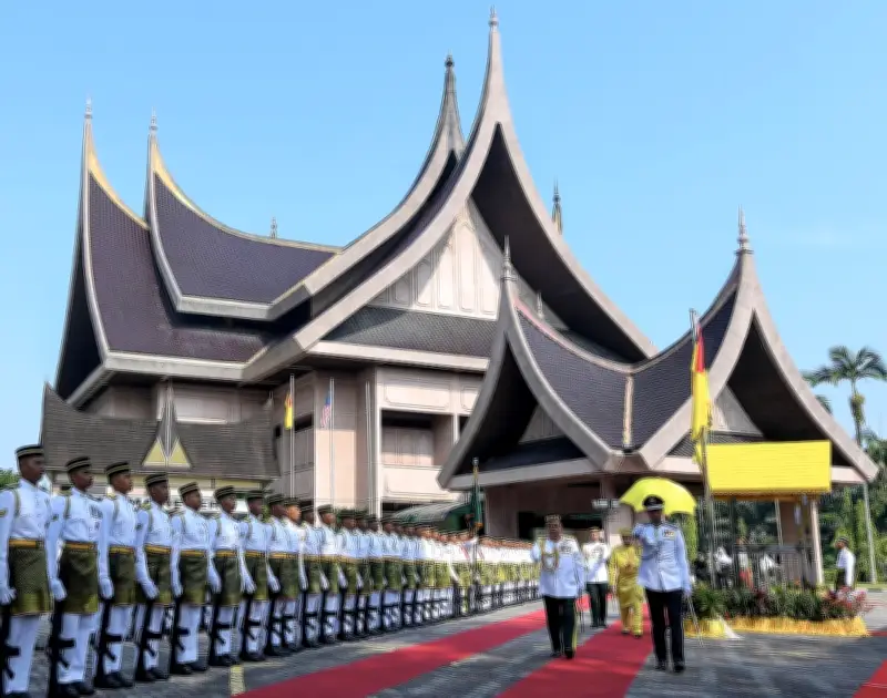 Adat bertulis undang-undang lebih utama daripada adat tidak bertulis