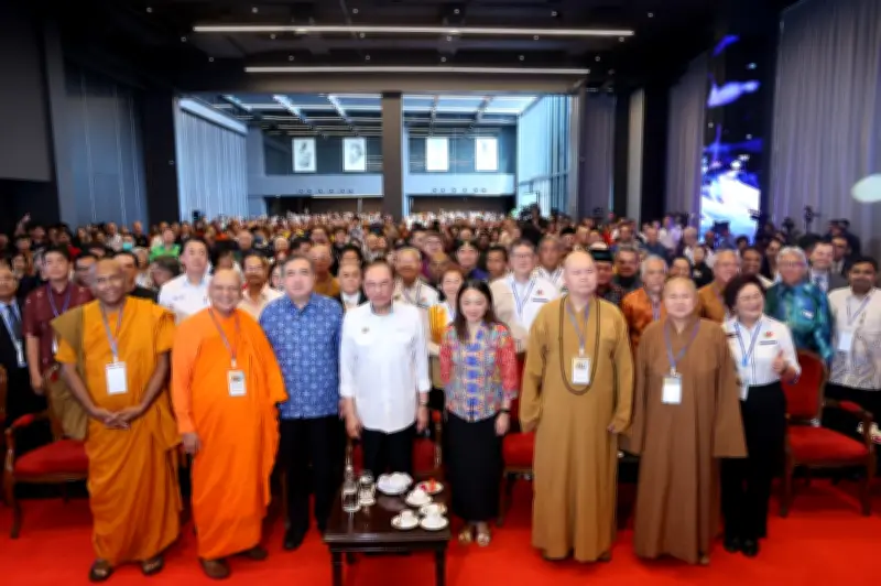 Anwar seru rakyat Malaysia bersatu, tolak politik benci di Persidangan Wesak