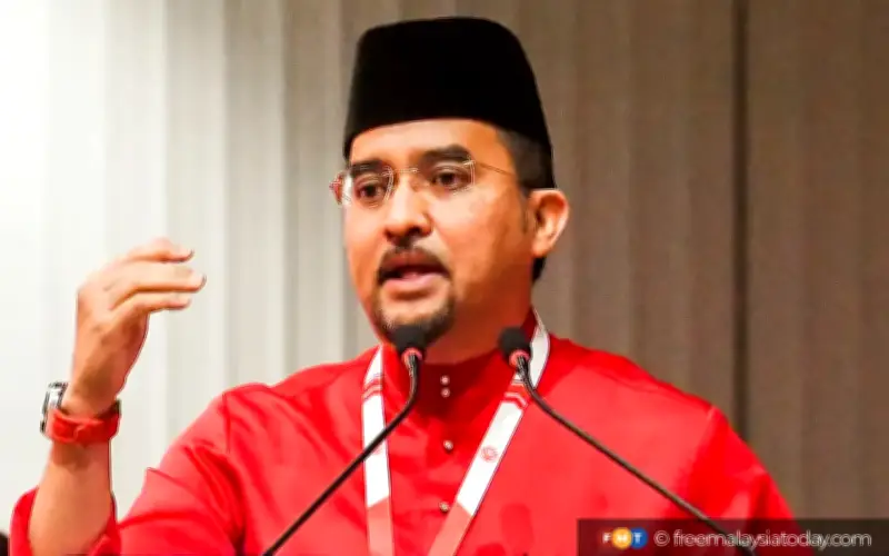 Asyraf Wajdi kecam Tony Pua biadab terhadap institusi Raja
