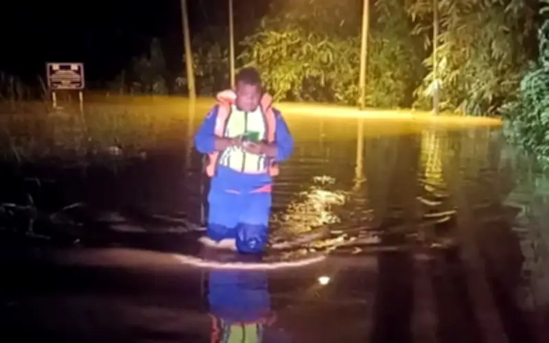 Banjir kilat di Perak: 10 rumah tenggelam, tiga penduduk diselamatkan