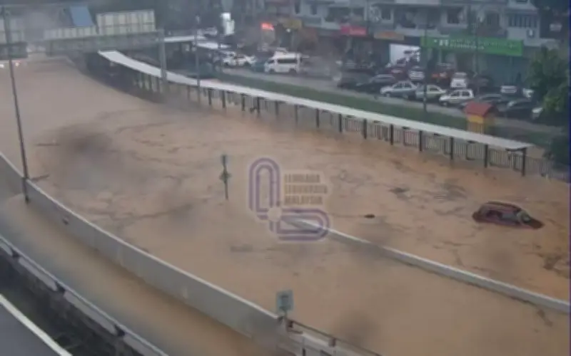 Banjir kilat landa beberapa kawasan Lembah Klang selepas hujan lebat