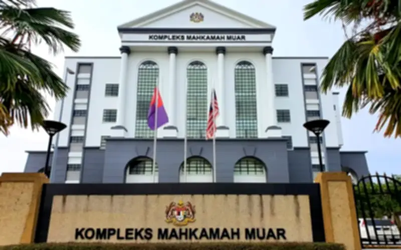 Bekas banduan dipenjara 6 bulan, 1 sebatan guna kad debit dijumpai beli arak