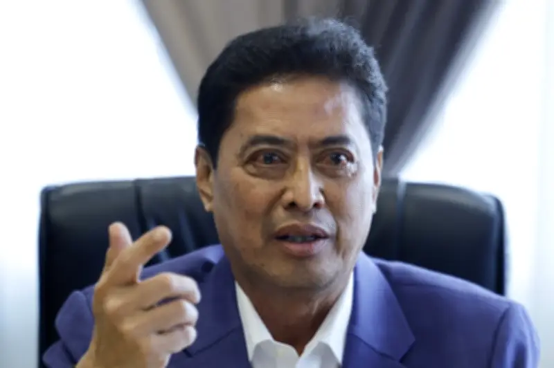 Bekas Ketua Pesuruhjaya SPRM Azam Baki saman fitnah ahli perniagaan minggu depan
