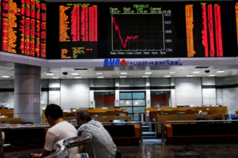 Bursa Malaysia dibuka rendah sederhana dalam dagangan berhati-hati