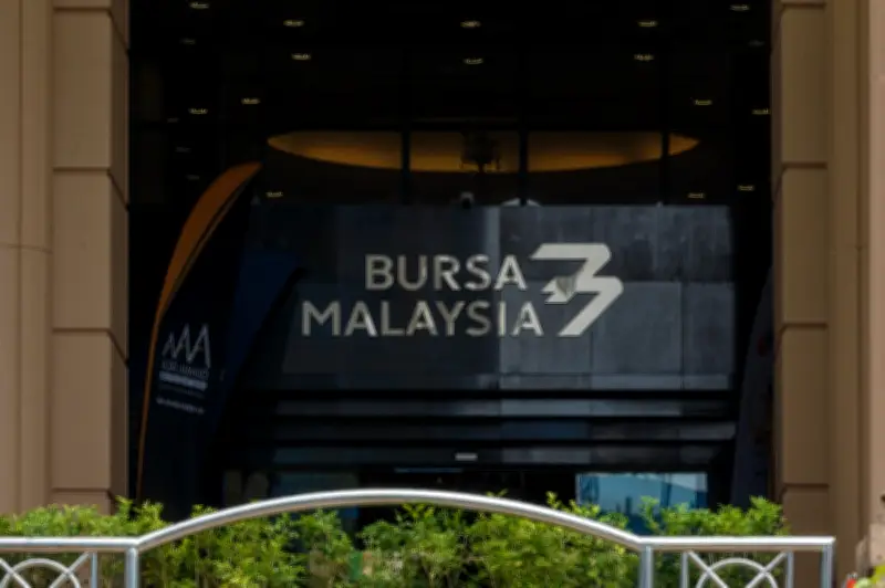 Bursa Malaysia Ditutup Rendah Sebab Pelabur Berhati-Hati Atas Risiko Makro dan Geopolitik