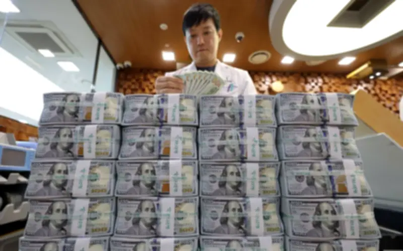 Dolar AS kukuh berikutan jangkaan kenaikan kadar faedah