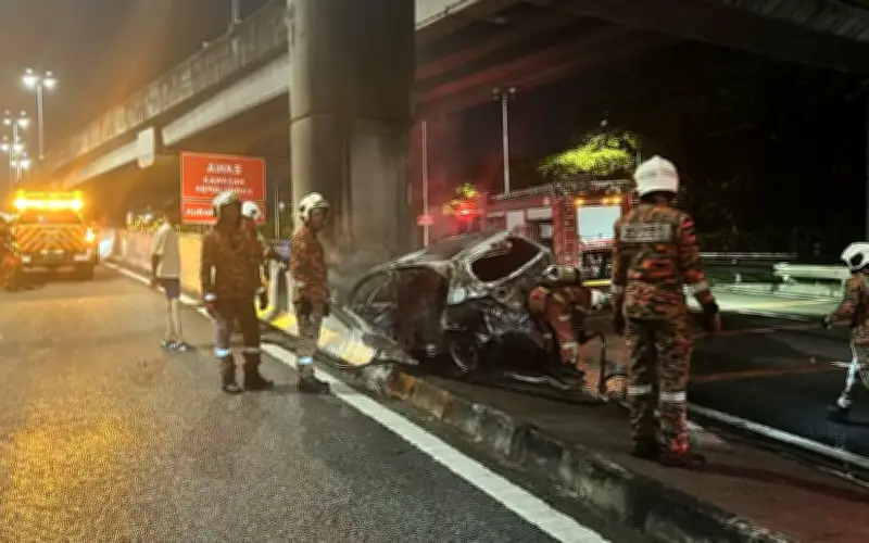 Dua rakan sekerja maut dalam nahas kereta terbakar di Jalan Sungai Besi