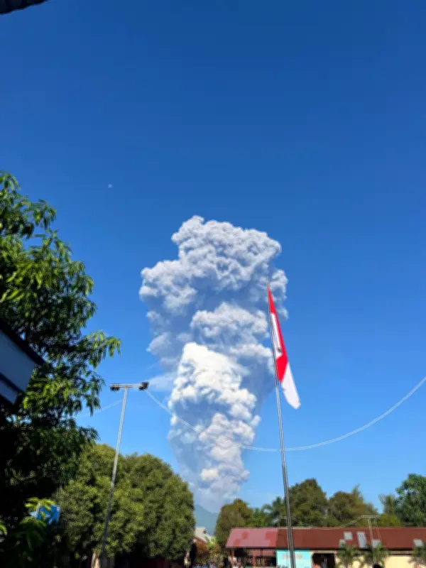 Dua rakyat Singapura disahkan maut dalam letusan Gunung Dukono di Indonesia