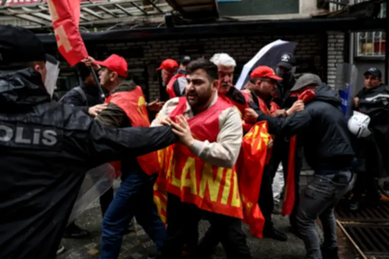 Gas Pemedih Mata dan Sekatan Jalan di Istanbul Sempena Protes Hari Pekerja