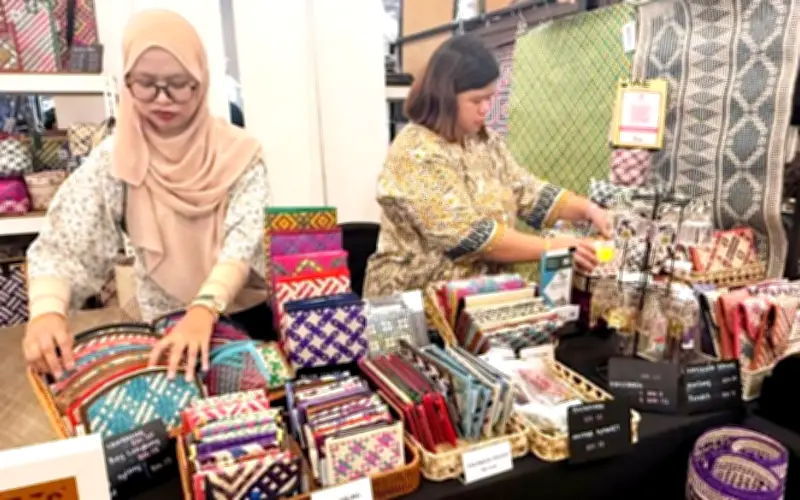 Graduan Orang Asli semai warisan tenunan Semelai
