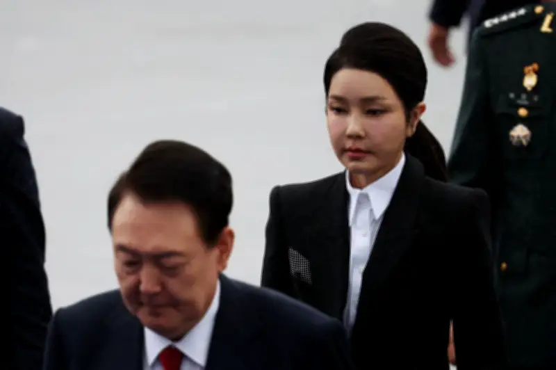 Hakim yang gandakan hukuman bekas ibu negara Korea Selatan ditemui mati