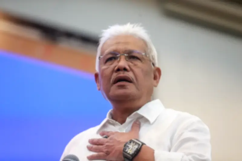 Hamzah Zainudin belum bercadang sertai Pejuang, kata Mukhriz