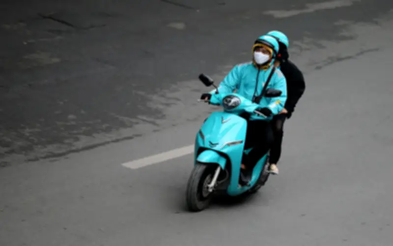 Hanoi tarik balik larangan motosikal petrol
