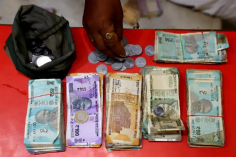 India giat berusaha hentikan kejatuhan rupee susulan kejutan minyak