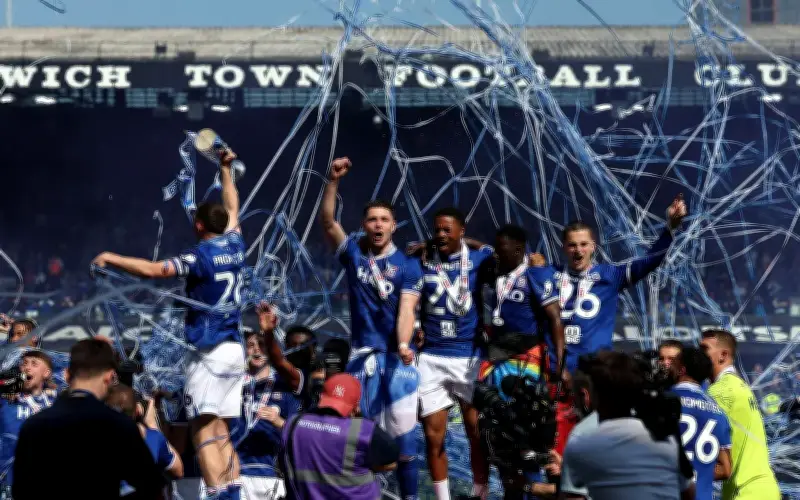 Ipswich ke Liga Perdana, Wrexham terlepas playoff