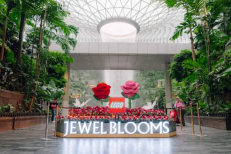 Jewel Changi dihiasi taman bunga Lego gergasi dengan 800,000 bata