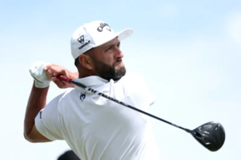 Jon Rahm minta maaf selepas pukul sukarelawan dengan rumput di PGA