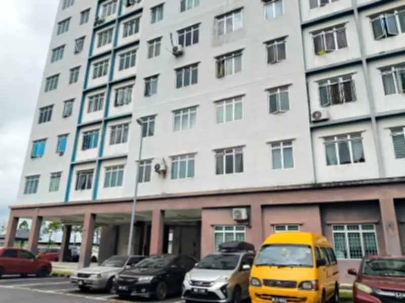 Kanak-kanak dua tahun kritikal jatuh tingkat lima flat PPR Johor Bahru