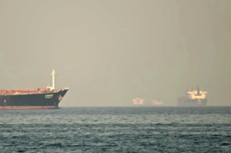 Kapal di Selat Hormuz dirampas orang tidak dikenali, dihalakan ke perairan Iran