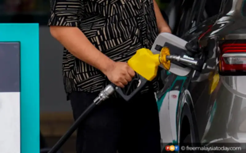 Kerajaan setuju tarik subsidi minyak golongan berpendapatan tinggi