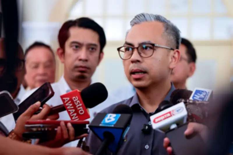 Kerajaan tindak Meta gagal kawal akaun palsu, Fahmi kecewa