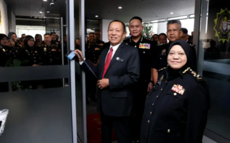 Ketua SPRM baharu janji perangi rasuah lebih agresif