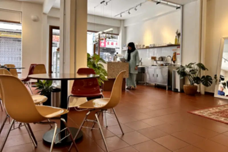 Kopi Gibraltar dan Kuih Talam Panna Cotta di AB Coffee Brewers