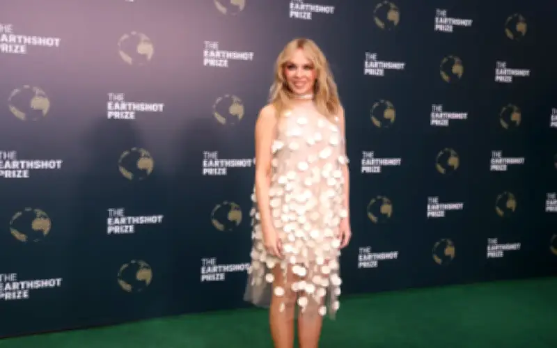 Kylie Minogue Buka Suara Tentang Hidup dalam Muzik Pop dalam Dokumentari Baharu